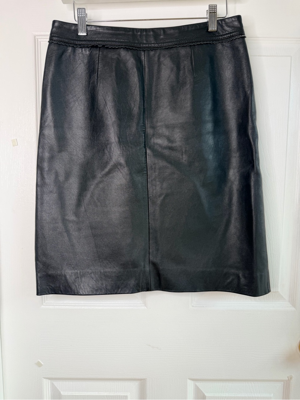 Jaclyn Smith Leather Pencil Skirt Womens Size 8 Black Scallop Waist Classic
